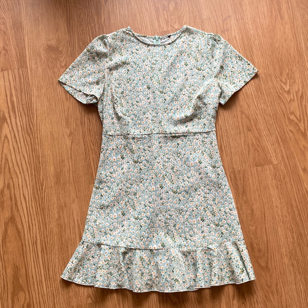 Floral mini dress with sleeves